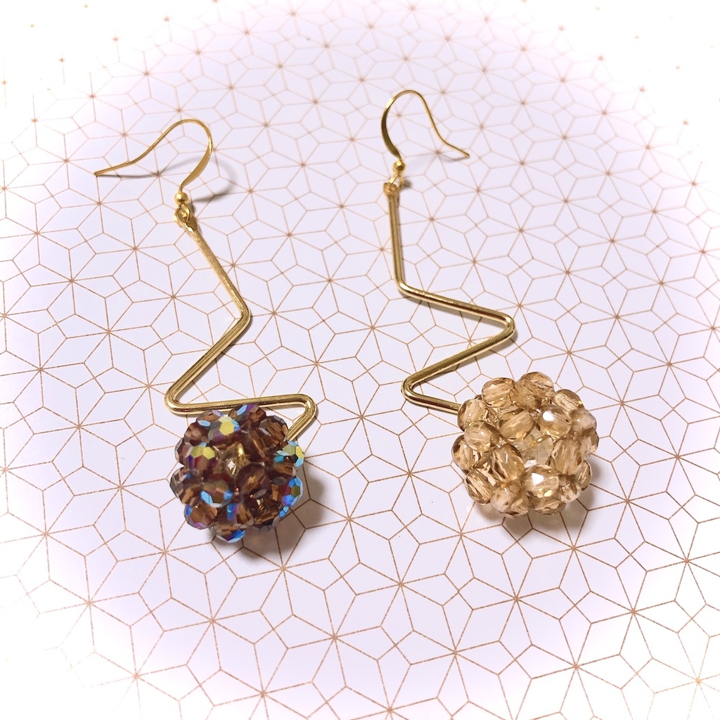 ハンドメイドピアス アシンメトリー ジグザグブラウン