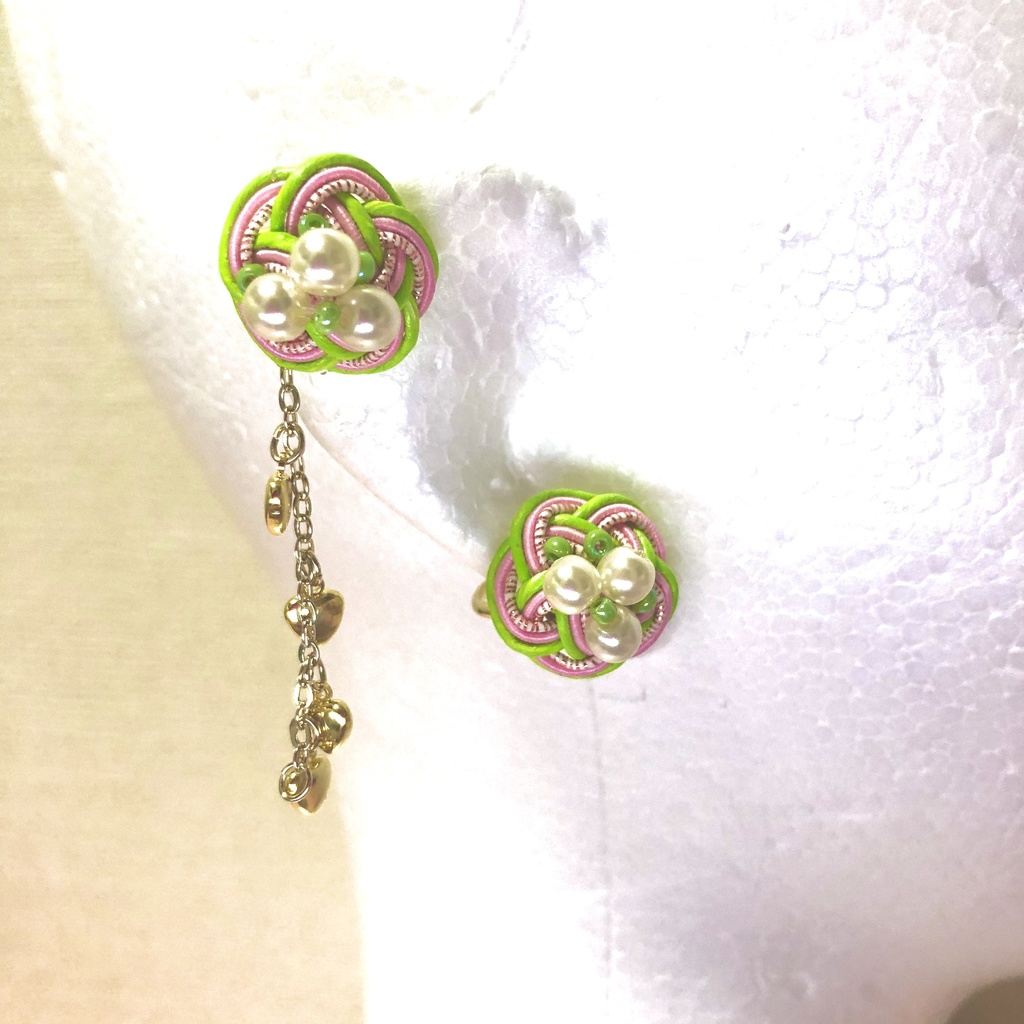 ハンドメイドイヤーカフ ピンク 黄緑 水引チェーン