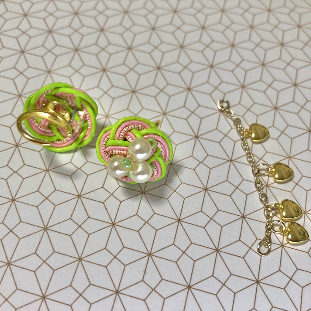 ハンドメイドイヤーカフ ピンク 黄緑 水引チェーン