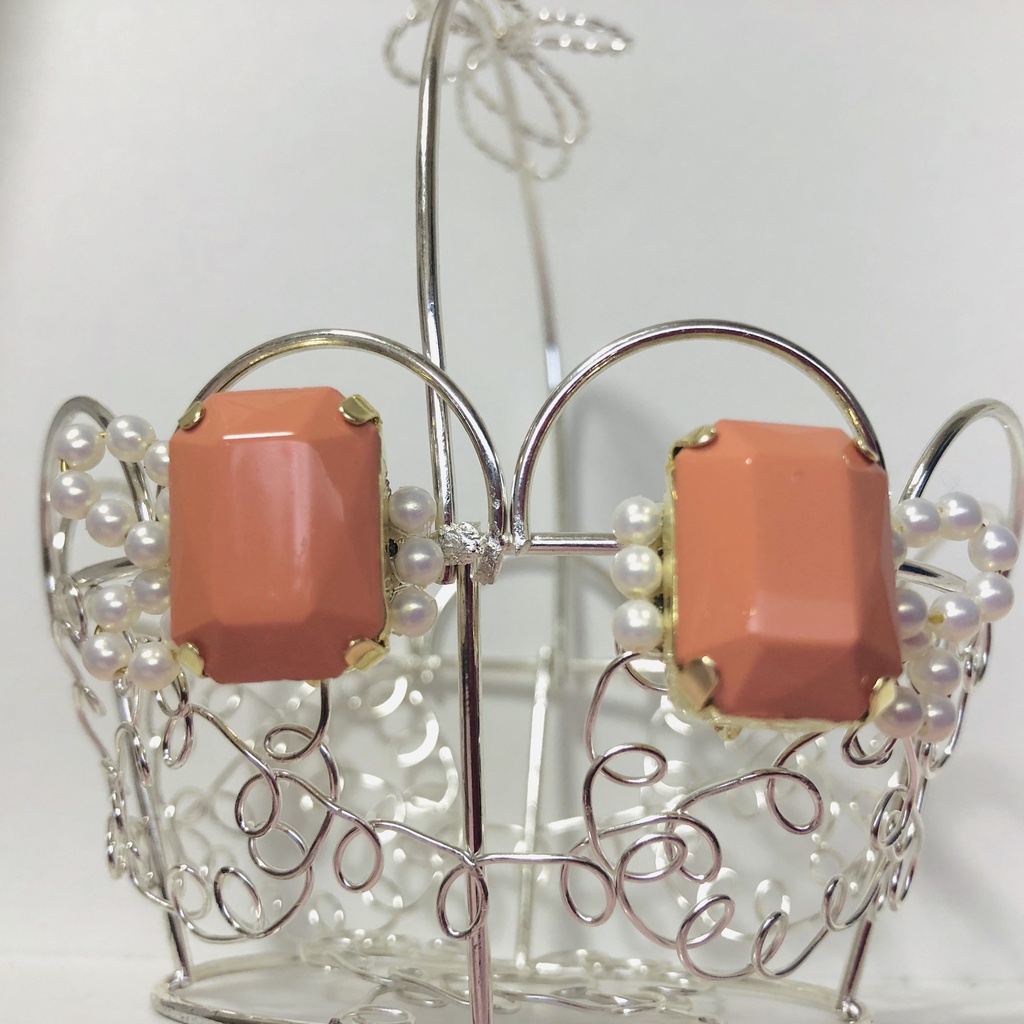 ハンドメイドイヤリング ペールオレンジ 蝶々