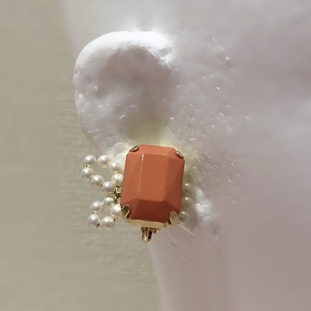 ハンドメイドイヤリング ペールオレンジ 蝶々