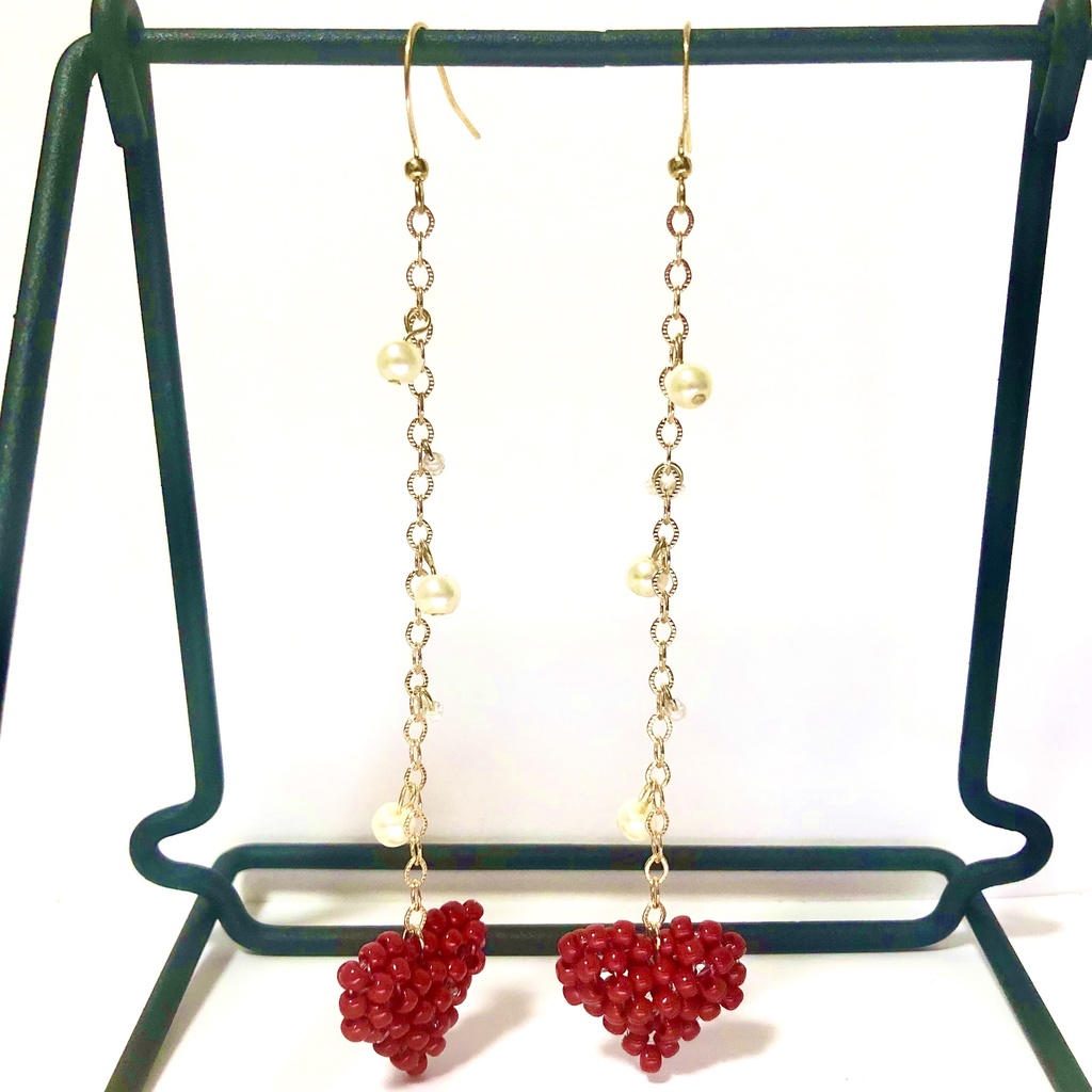 ハンドメイドピアス ぶらさがりハート 赤