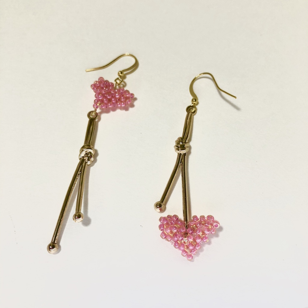 ハンドメイドピアス ノット ハート ピンク