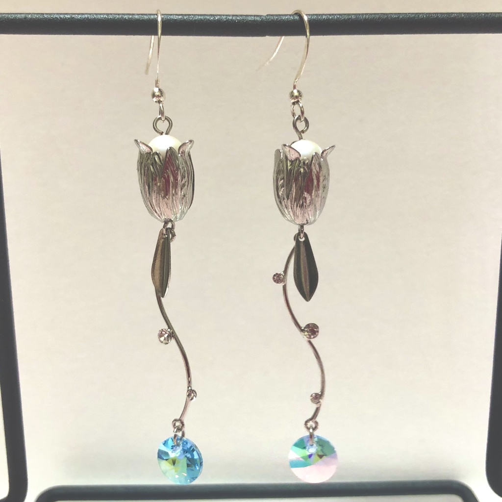 ハンドメイドピアス シルバーフラワー ブルードロップ