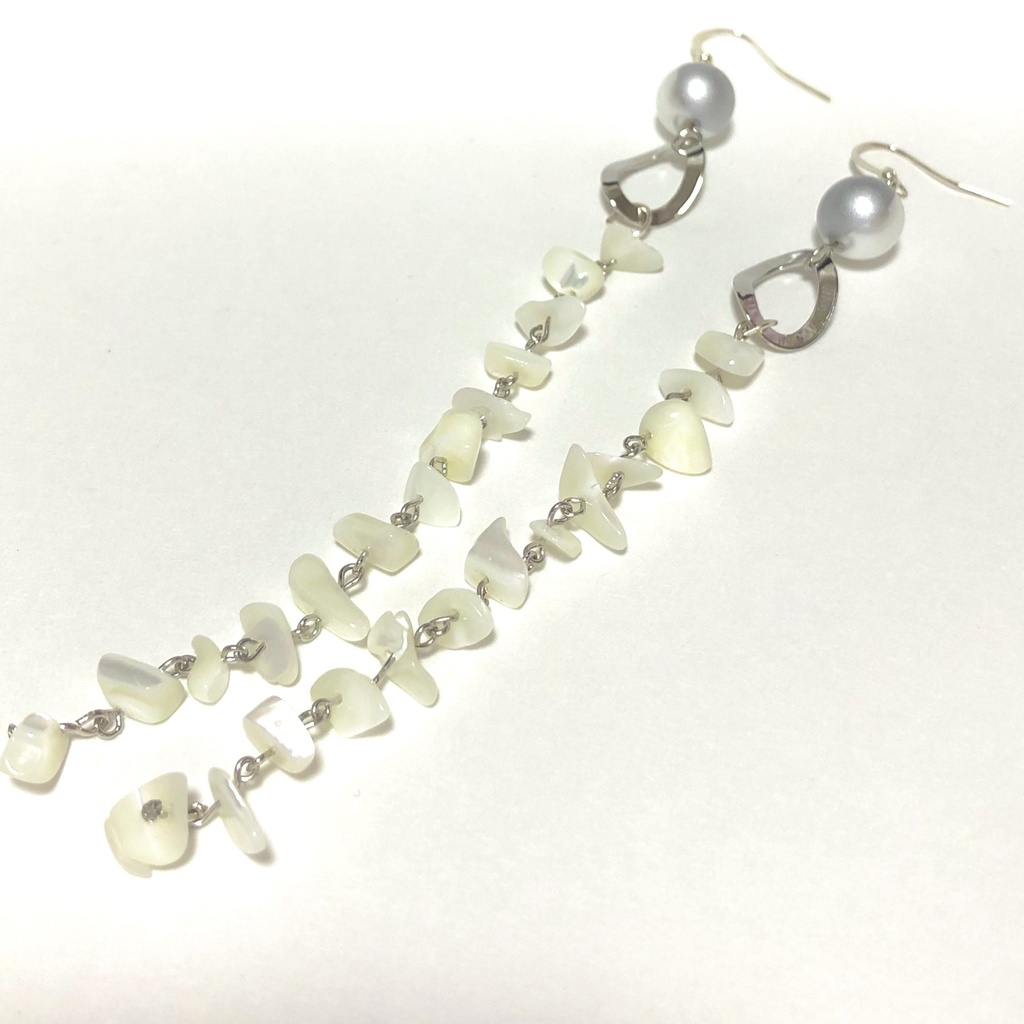 ハンドメイドピアス シルバーツートン ロング さざれ