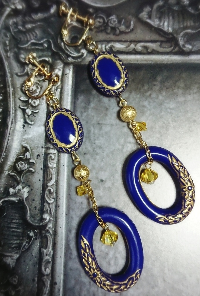 ルヴィアイメージ アクリルフープの耳飾り