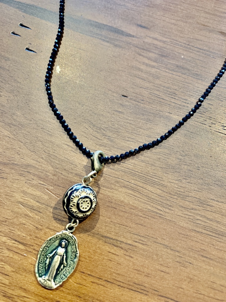 【猫又屋 ブラックスピネルのネックレス】