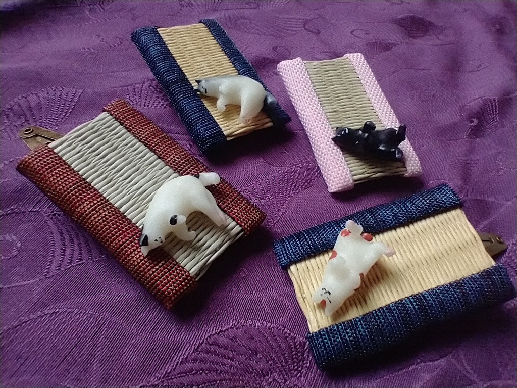 畳に落ちてる猫 ヘアピン 出張ななまるオハリコ Booth