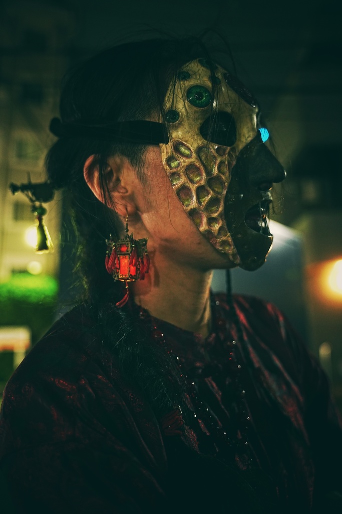 光る中華ランタンピアス・イヤリング(六角・丸型)