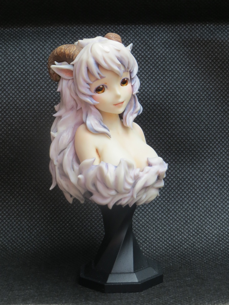 羊の娘 胸像