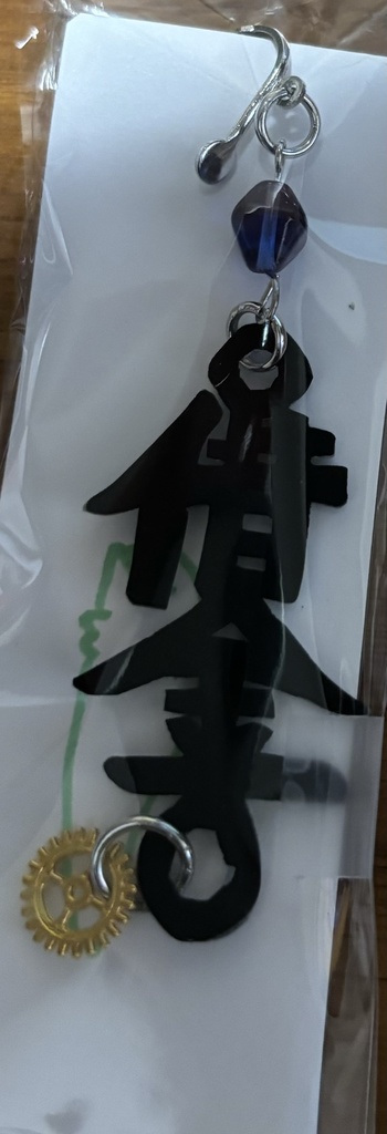 文字イヤリング