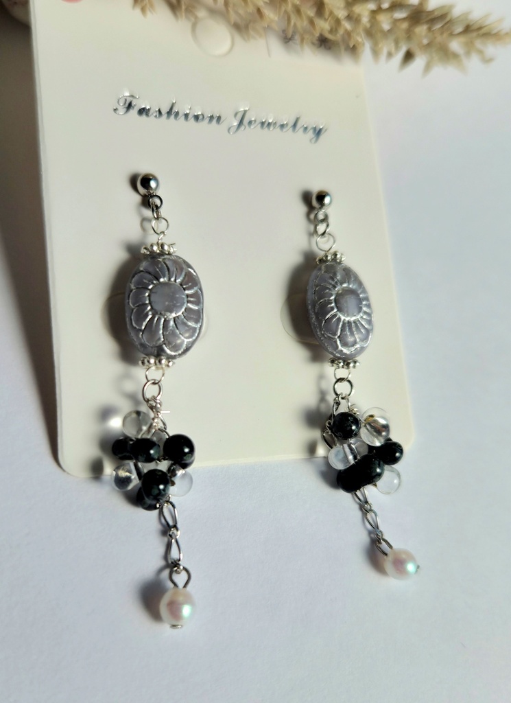 ピアス・イヤリング<実休光忠>