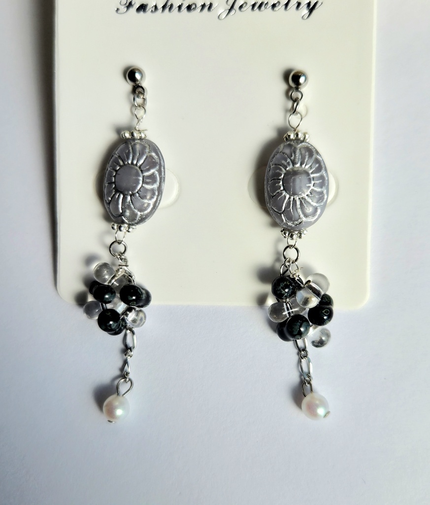 ピアス・イヤリング<実休光忠>