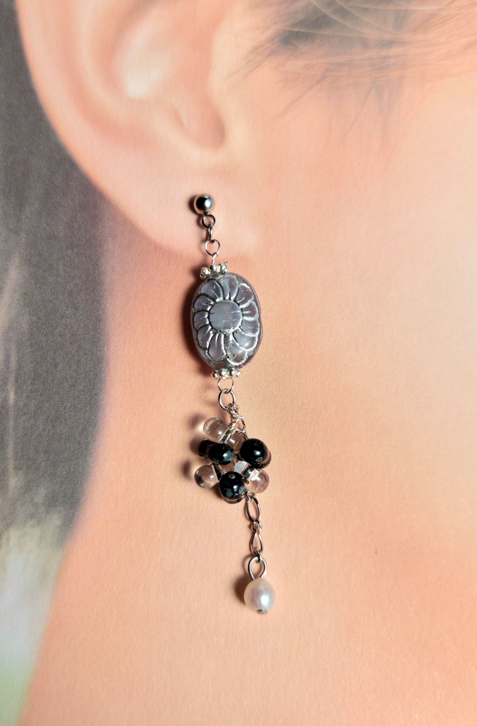 ピアス・イヤリング<実休光忠>