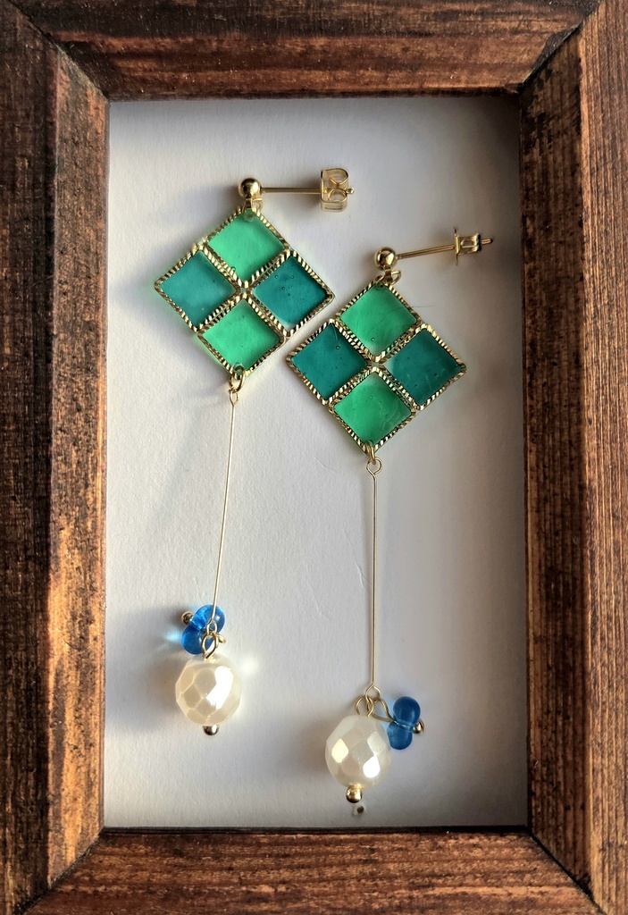 ピアス・イヤリング＜にっかり青江＞