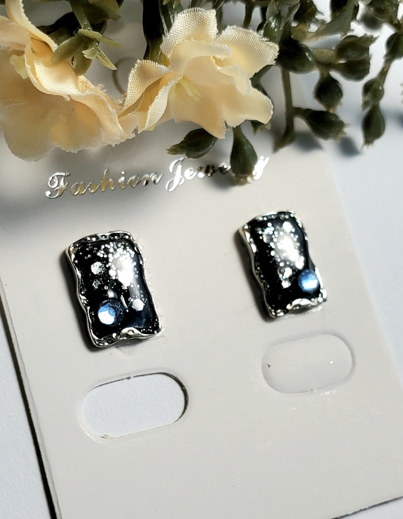 ピアス・イヤリング<孫六兼元>