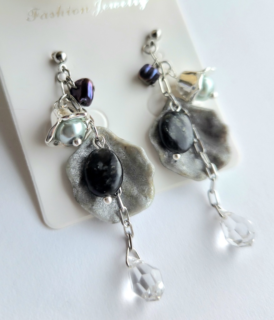 ピアス・イヤリング<孫六兼元>