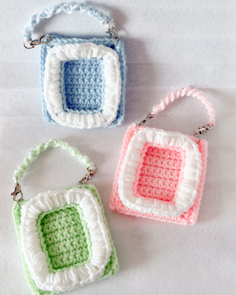 かぎ針編み ふわもこトレカケース キーホルダー(B8サイズ対応) 推し活