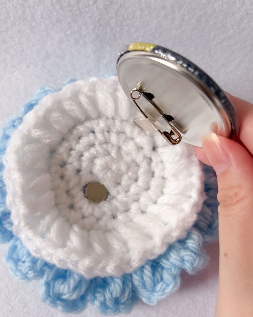 かぎ針編み ふわもこ缶バッジロゼット(57mm対応) 推し活