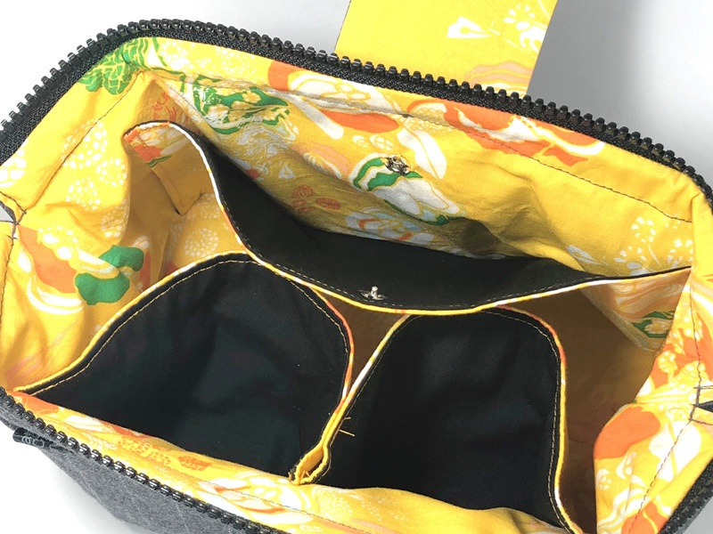 【会計ポーチ】グレー地ストライプ(内布:三色花柄)