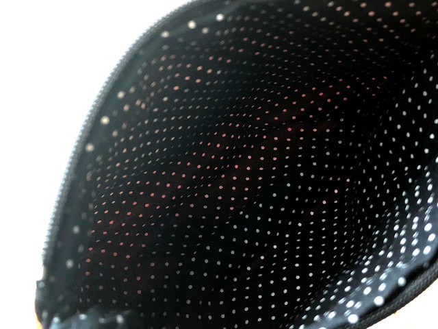 【BIG SALE!!】おすまし顔したチェック目の白いトイプードルポーチ