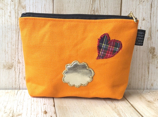 【BIG SALE!!】おすまし顔した光輝く金色のトイプードルポーチ