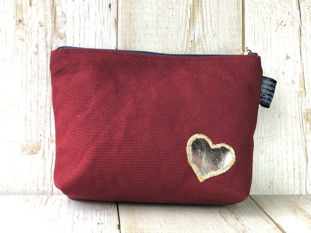 【BIG SALE!!】キラリと輝く金色の瞳と鼻の二毛猫ポーチ