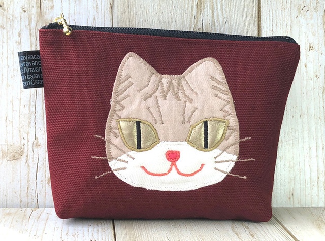 【BIG SALE!!】ミルクティー色したトラ猫ポーチ