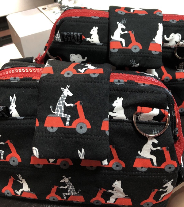 【会計ポーチ】スクーターでブーン