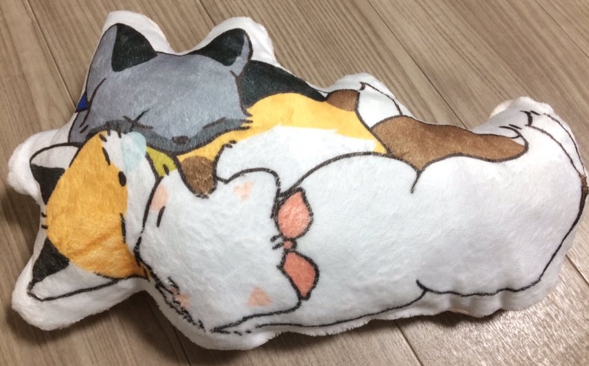 短足きつねのふかふかクッション