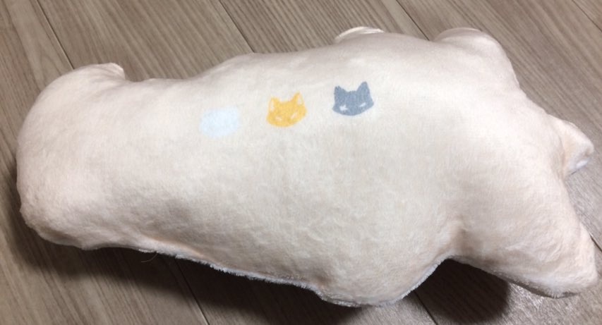 短足きつねのふかふかクッション