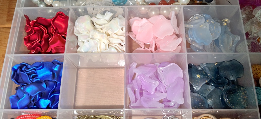 薔薇の花びらの簪