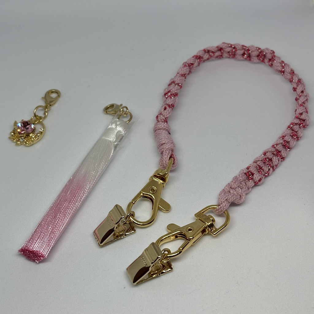パステルピンクのタッセル帽子クリップ(スマホコードとの2ウェイ)