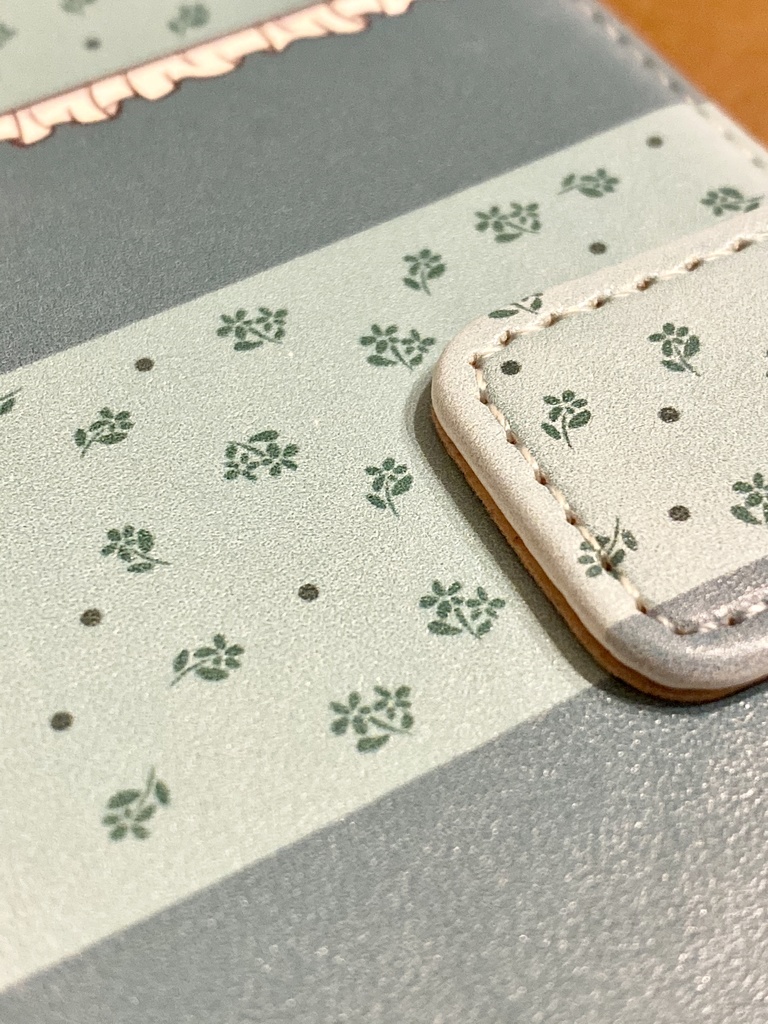 箱崎星梨花私服イメージのiPhoneケース【ベルトあり・手帳型】