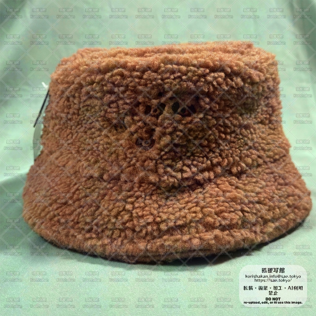 刺繍バケットハット・ボア素材(タヌキの群れ)