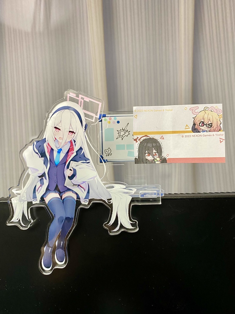 【受注用】ケイのメモボード付きお座りアクリルジオラマ