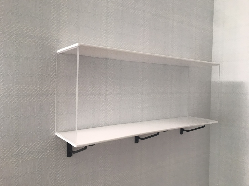 アクリル・コミックシェルフ改