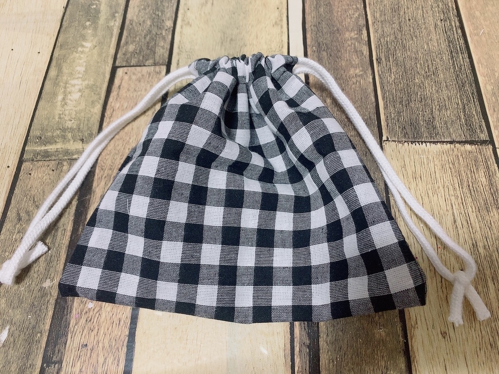 手作りギンガムチェック巾着袋