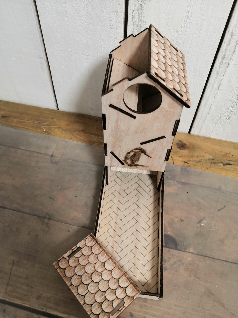 バードハウス型ダイスタワー