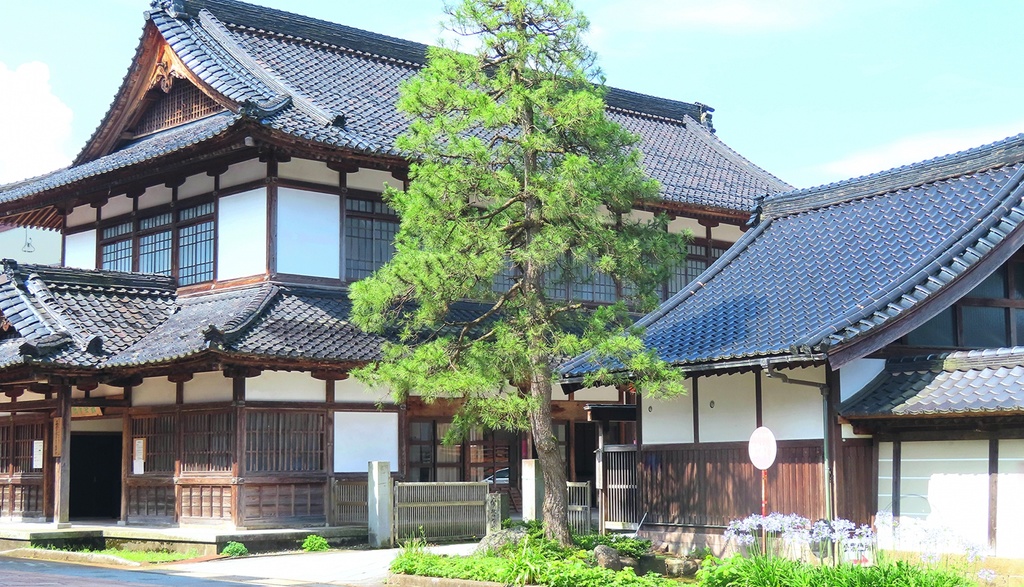 Shrines and Temples be Photography Collection 74 items