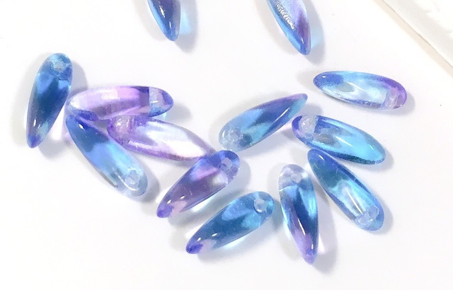 妖精の羽のアメリカンピアス