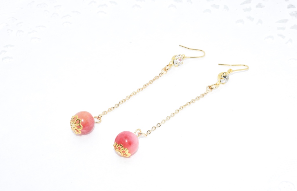 ジューシーカラーの半貴石ロングピアス