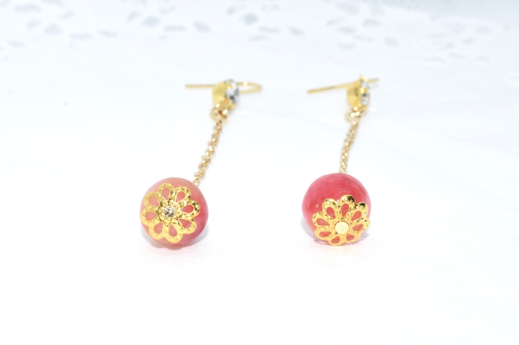 ジューシーカラーの半貴石ロングピアス