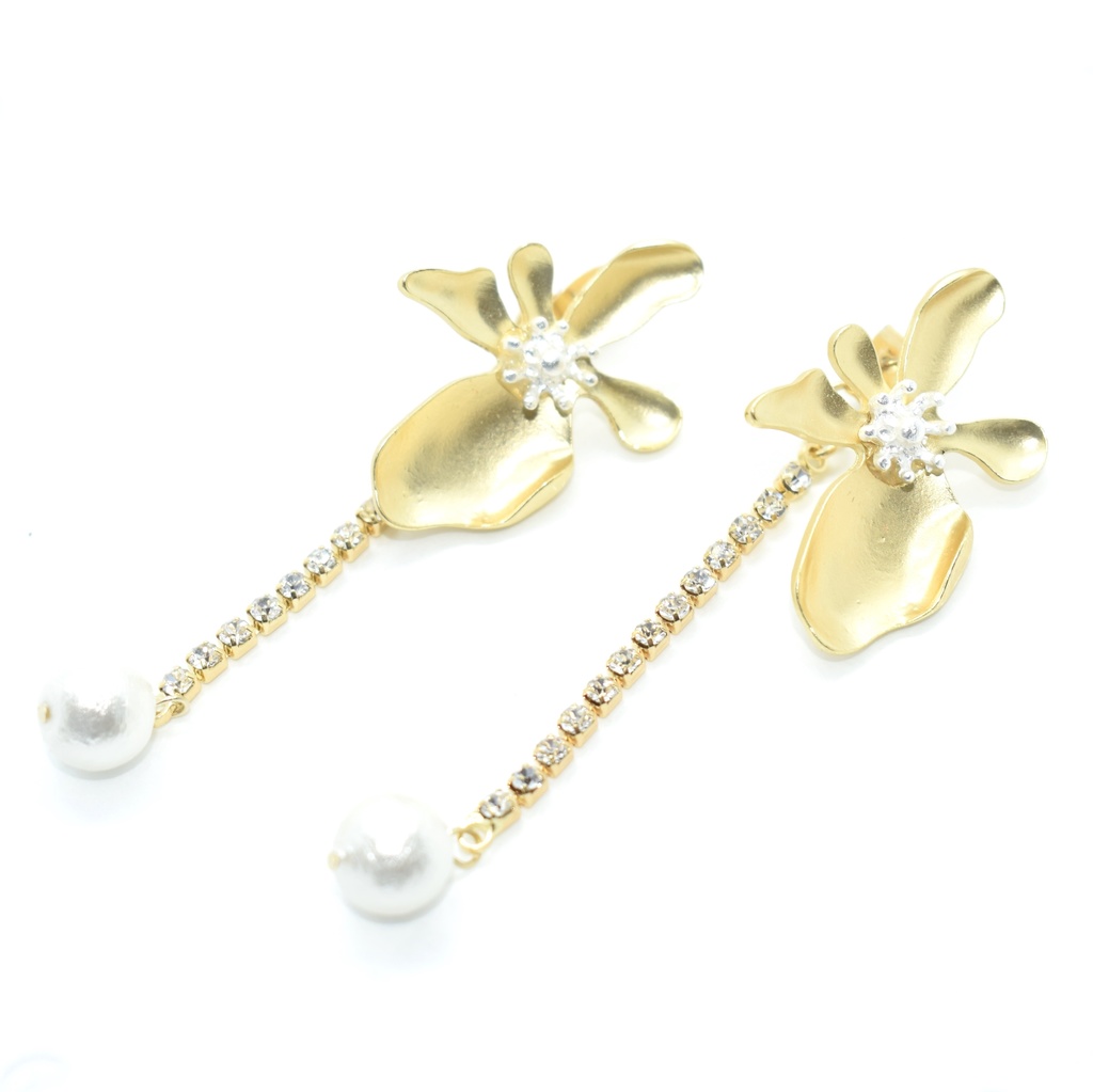 マットゴールドのフワラーピアス