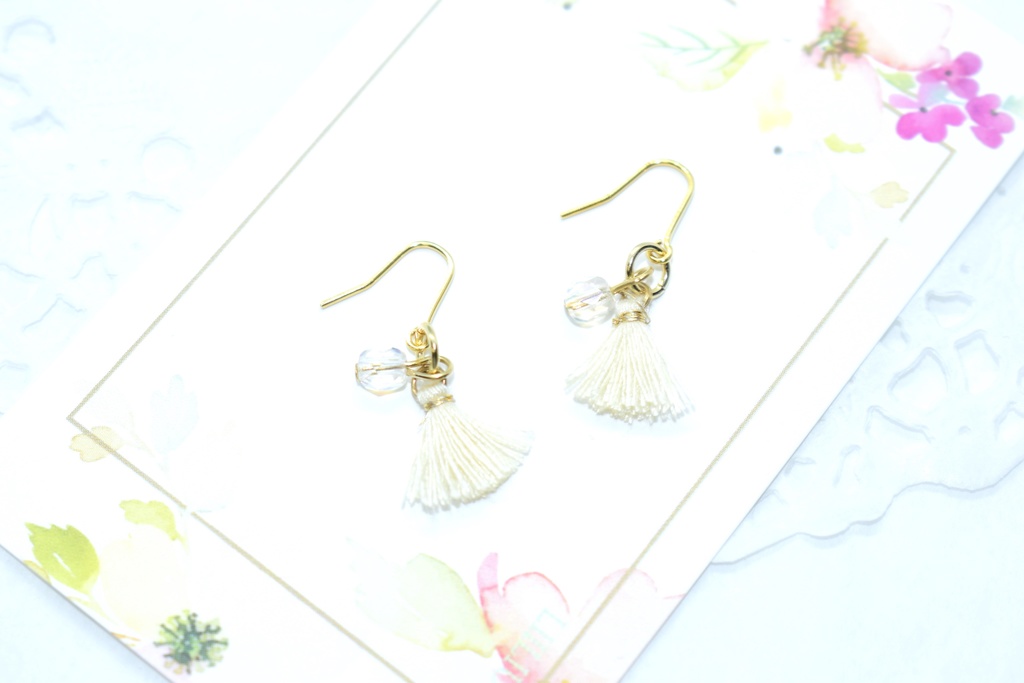 ミニタッセルピアス・アイボリー