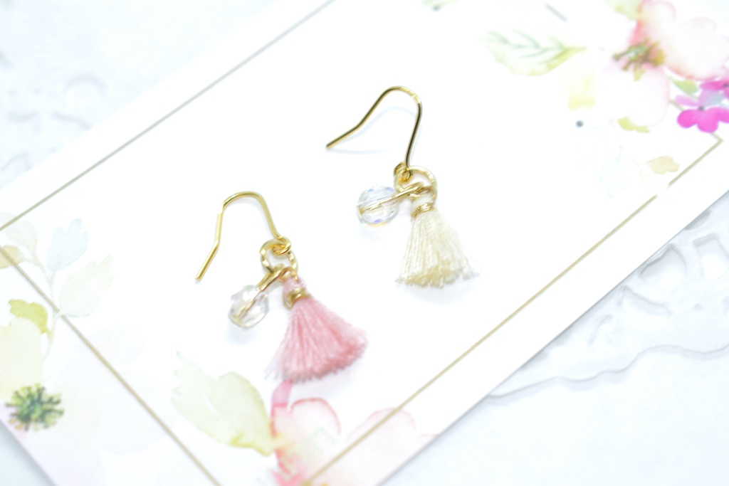 ミニタッセルピアス・アイボリー