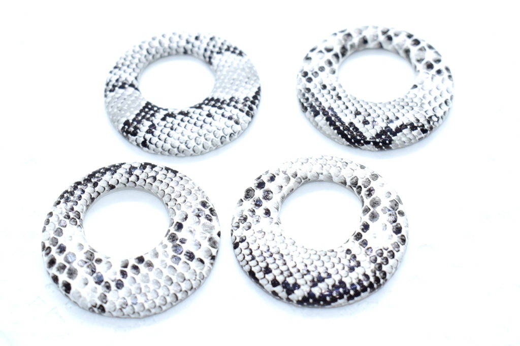 ベロアチョーカー【白ヘビ】