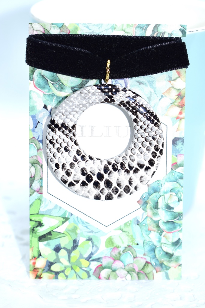 ベロアチョーカー【白ヘビ】