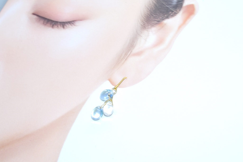 再販/お花の雫ピアス【ブルーグリーン】