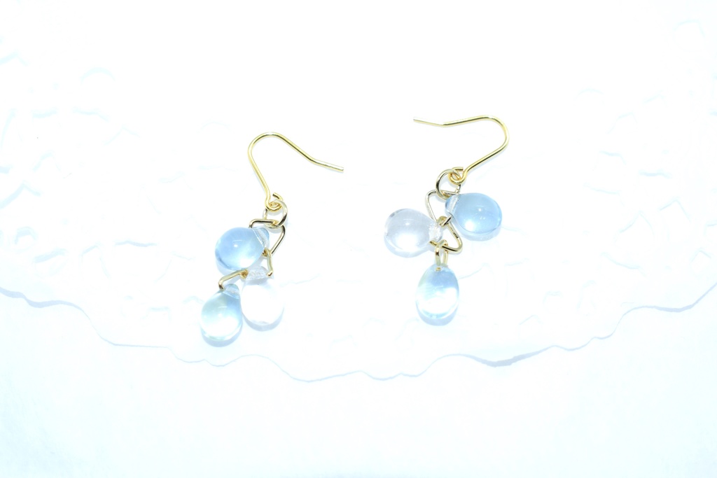 再販/お花の雫ピアス【ブルーグリーン】